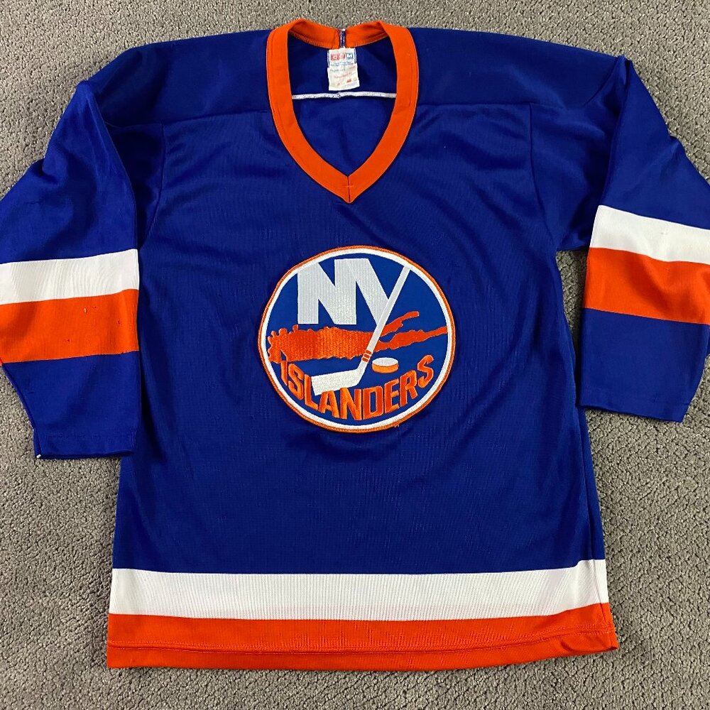 Vintage New York Islanders CCM Hockey Jersey Men's XS Blue NHL CCM Maska